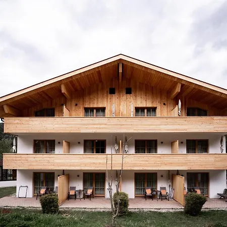 Waldruhe מלון 3*